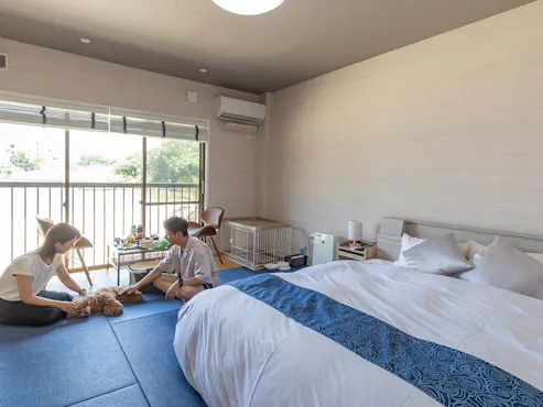 Waktu santai sambil mendengarkan suara ombak.