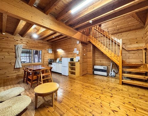 ◆【コテージ】 旧コテージ5人　リビング