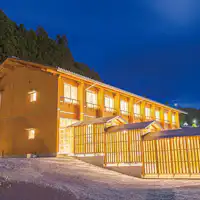 Menggunakan banyak kayu cedar Minamisanriku