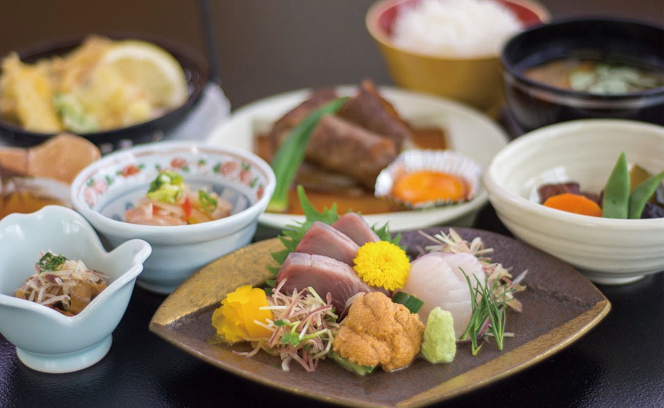 Gambar hidangan makan malam musiman