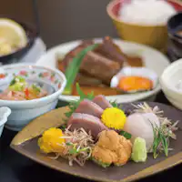 Gambar hidangan makan malam musiman