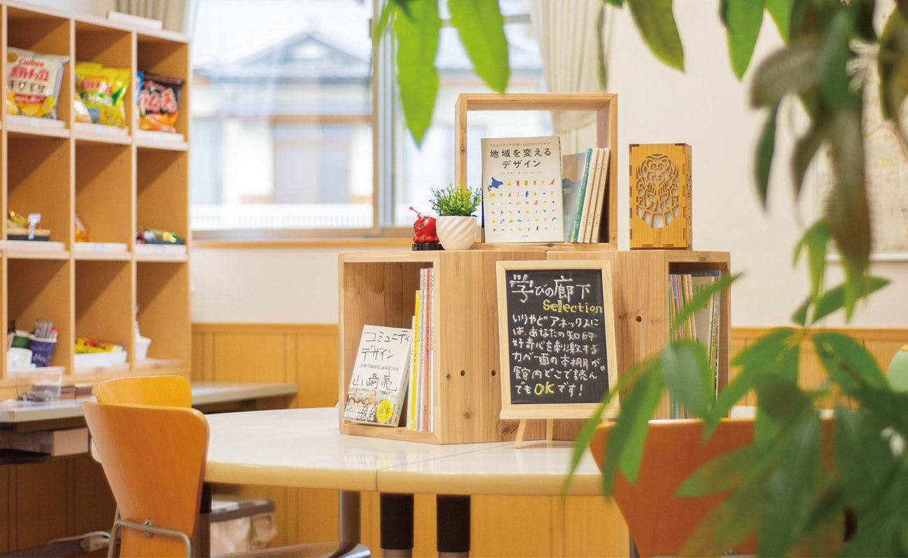 Silakan bersantai dengan nyaman di lobi.