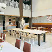 Kafe di lantai 1