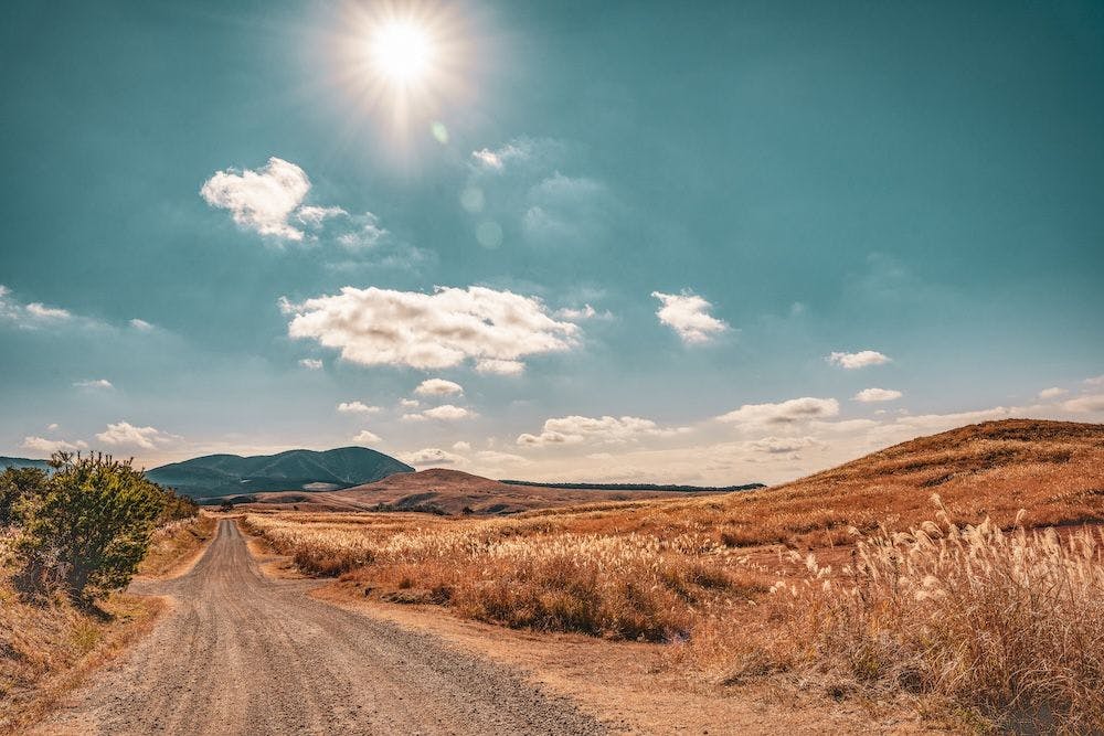 ที่ราบสูงโอโนะฮาระซึ่งอยู่ห่างออกไปประมาณ 15 นาทีโดยรถยนต์ สามารถชมท้องฟ้าที่เต็มไปด้วยดวงดาวได้