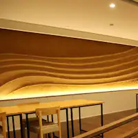 ผนังของห้องอาหารหลัก Kaede.