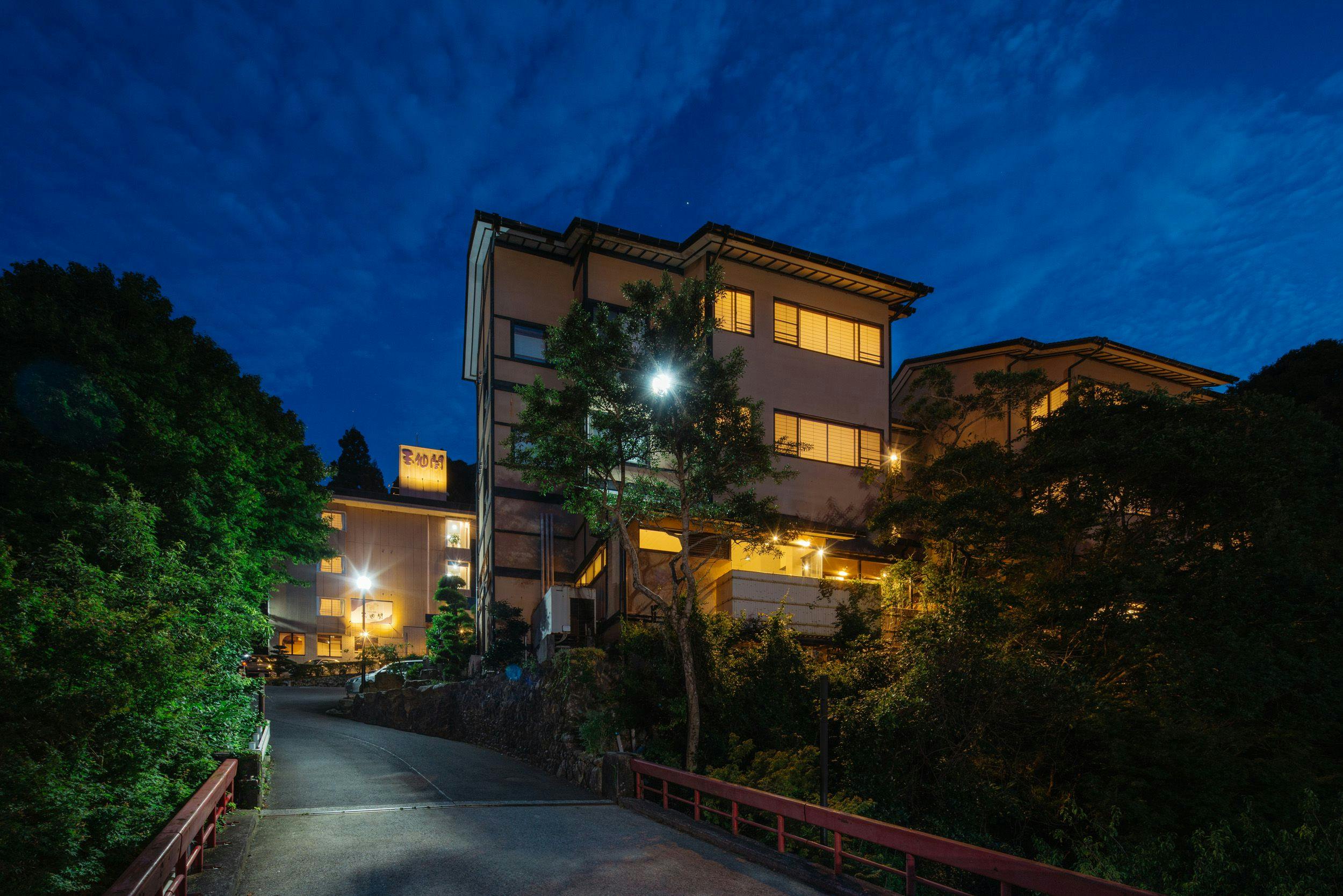 Gyokusenkaku