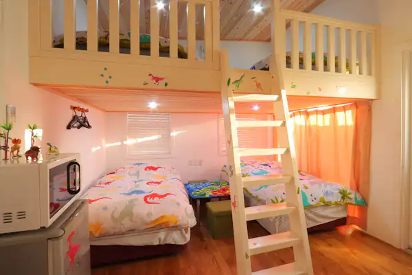 【202・로프트가 있는 트윈 트레일러 하우스】