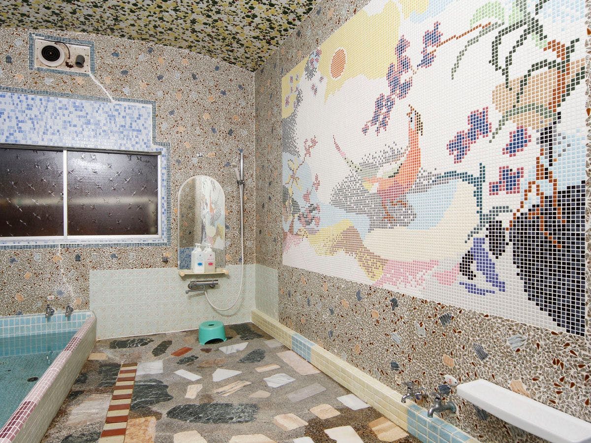 ห้องอาบน้ำสำหรับครอบครัวสามารถจองใช้ส่วนตัวได้ฟรี