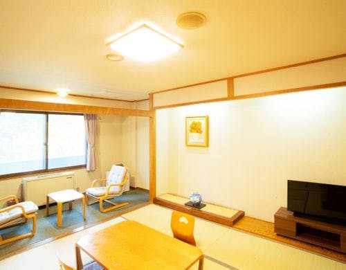 【静山閣】又【聴水閣】和室８畳【禁煙】