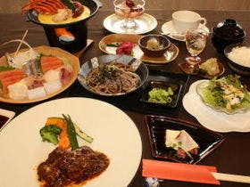 雲見温泉　新鮮な磯料理を楽しめる宿　かごや