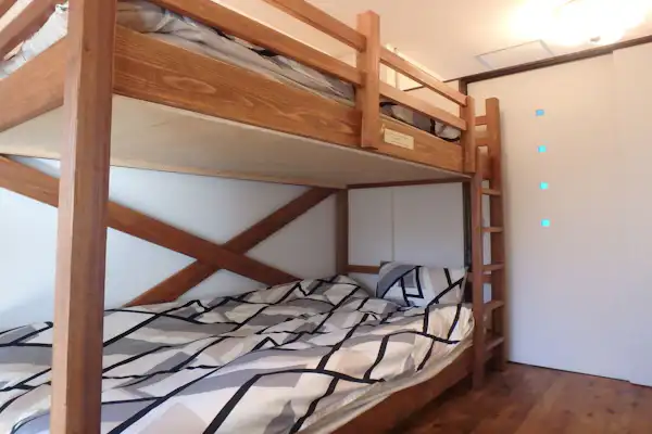 ห้องพักที่ ที่พัก Kyoto Nishioji Inn มีเตียงสองชั้น