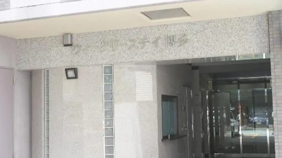 N.33 Hakata Station East