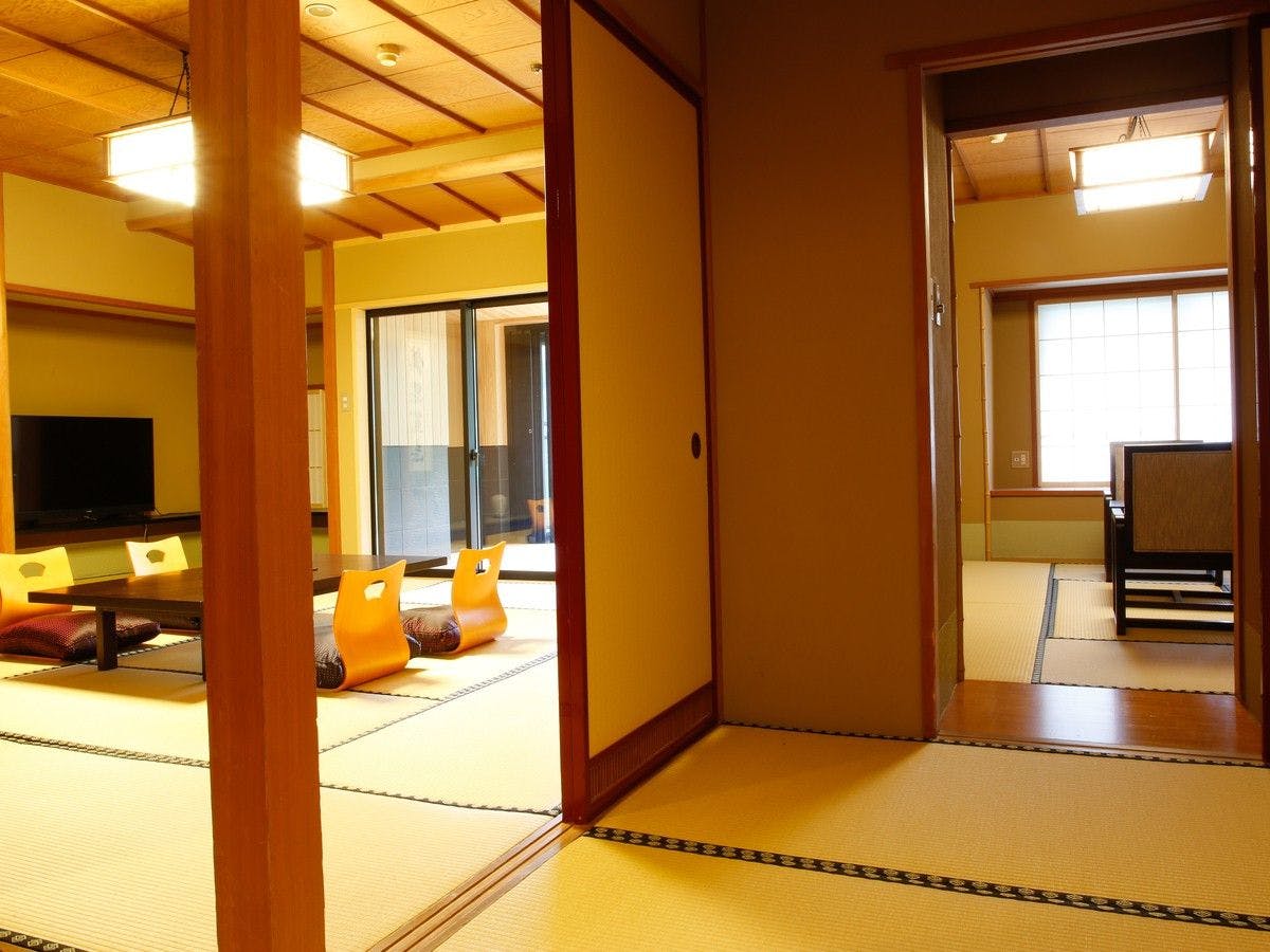 Yamanaka Onsen Yubatake no Yado Hanatsubaki