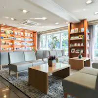 ล็อบบี้ส่วนหน้าของอาคารหลัก