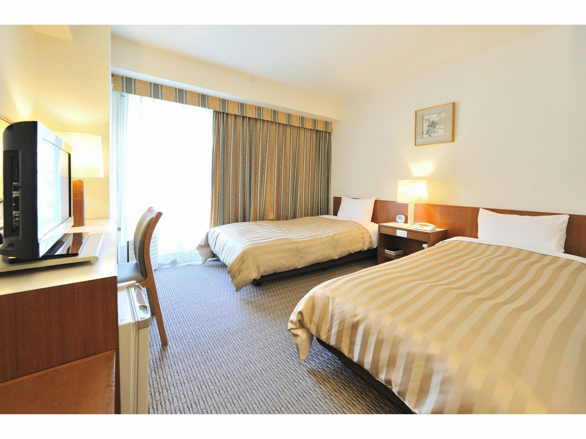 Bilik kembar (contoh)