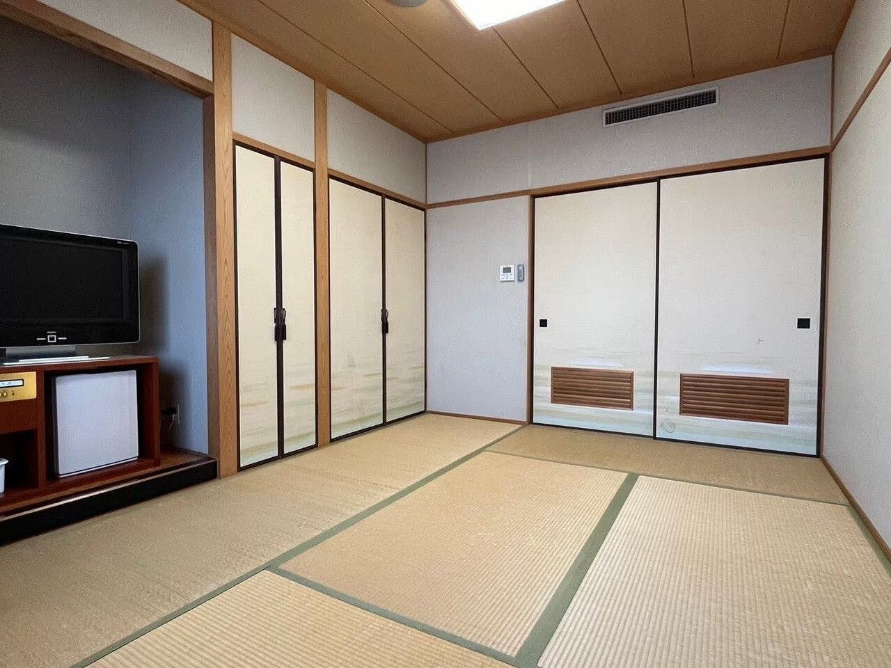 Oozu Plaza Hotel