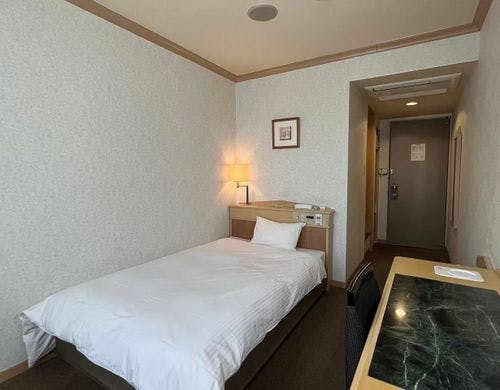 デラックスシングル16平米　ベッド幅120cm