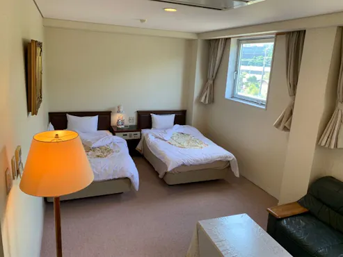 Kamar lantai 2 gaya barat (tempat tidur twin)