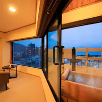 【Bilik gaya Jepun dengan onsen terbuka】Pemandangan laut dari beranda luas.