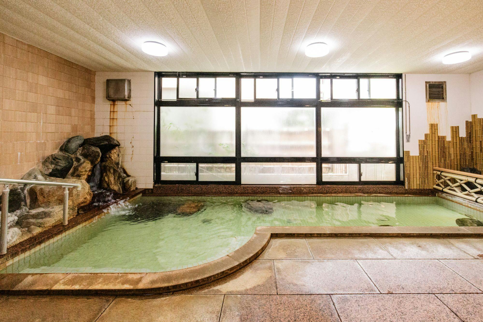 【Kolam Air Panas Umum - Ken no Yu】