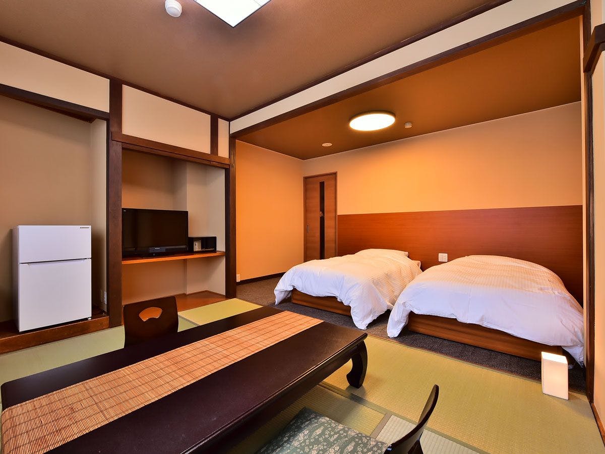 ห้องสไตล์ญี่ปุ่นและตะวันตก (ความจุ 2-4 คน)