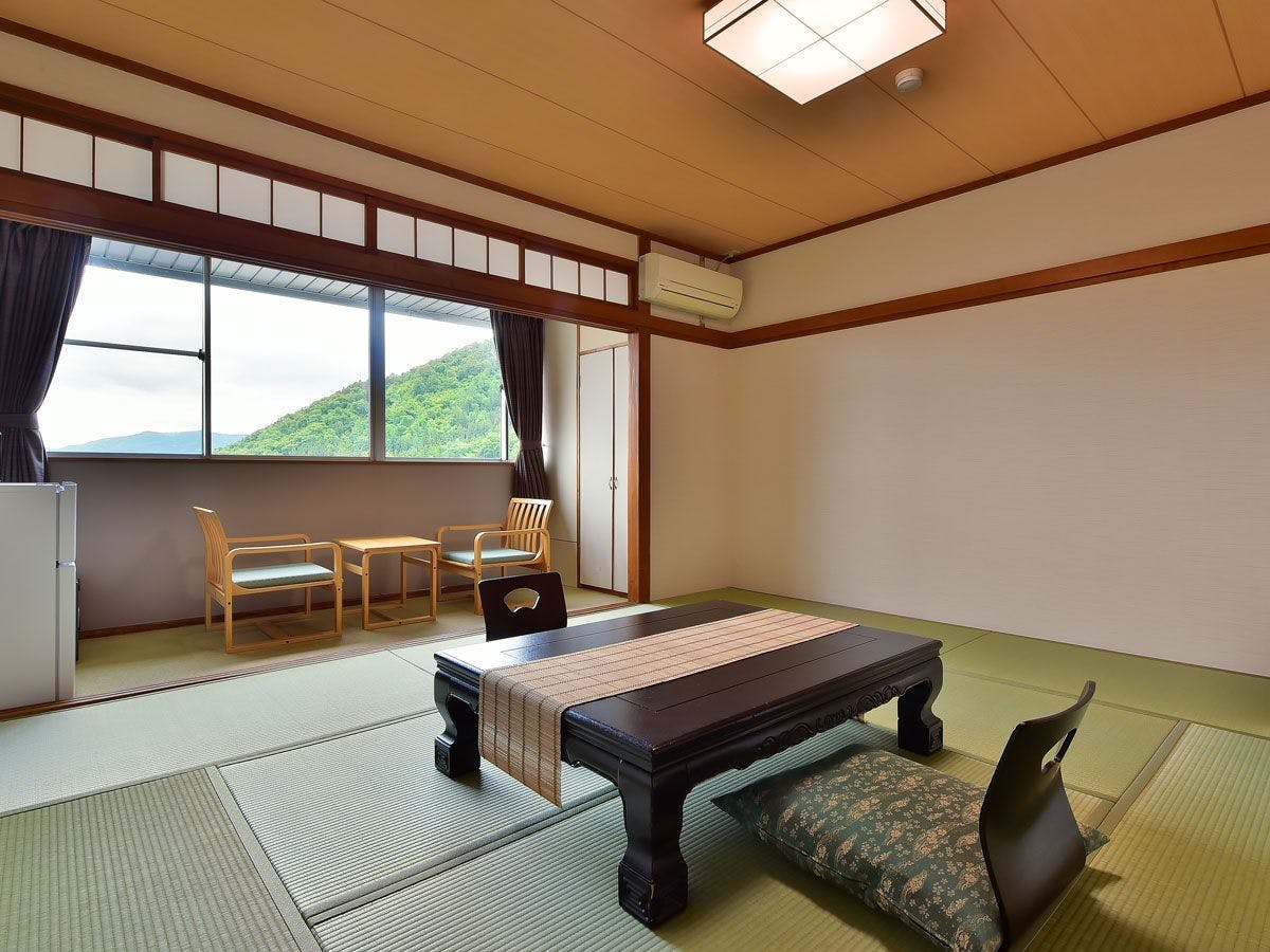 ห้องสไตล์ญี่ปุ่น 10 เสื่อทาทามิ (พร้อมห้องอาบน้ำและห้องน้ำ)