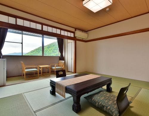 和室10畳（シャワーブース・トイレ付）