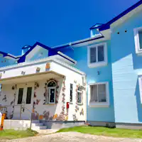 Ini adalah tampak luar dari fasilitas kami.