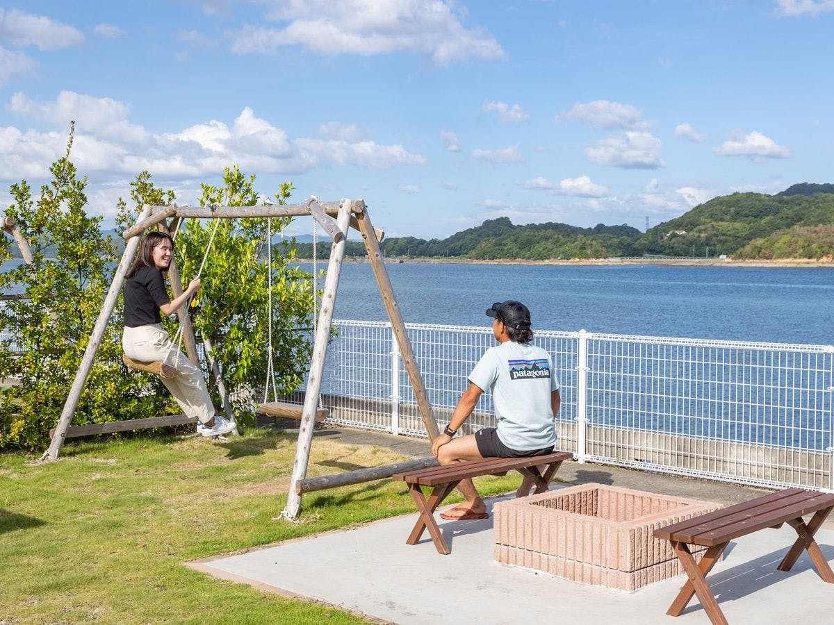 บ้านรถพ่วงริมทะเล