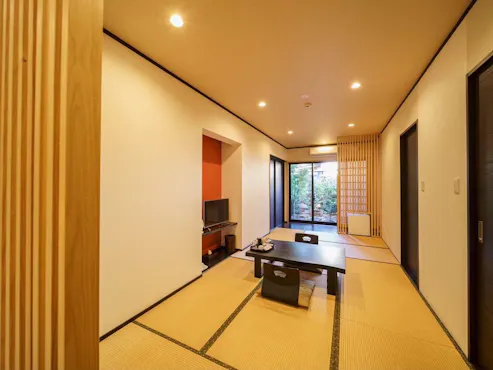 Kamar bergaya Jepang dan Barat dengan pemandian semi terbuka