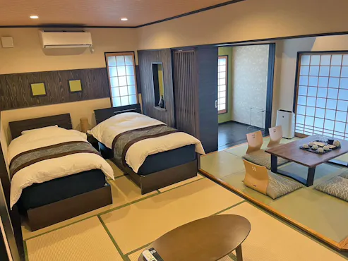 【별채 일본식+서양식 객실(다다미 10장+침실)】