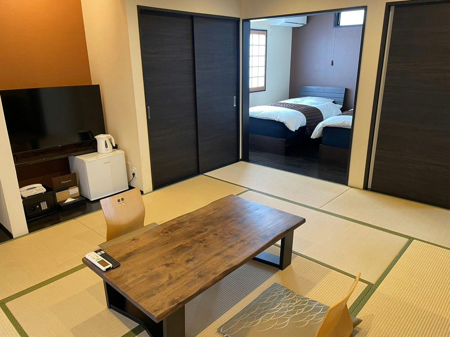 【별채 일본식+서양식 객실(다다미 10장+침실)】