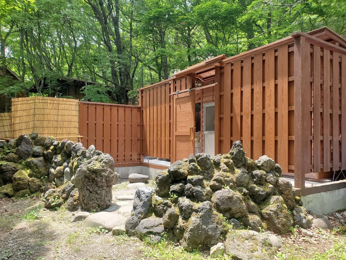 ใกล้ป้ายรถเมล์ที่สุดในญี่ปุ่น? ออนเซ็นกลางแจ้งในป่า