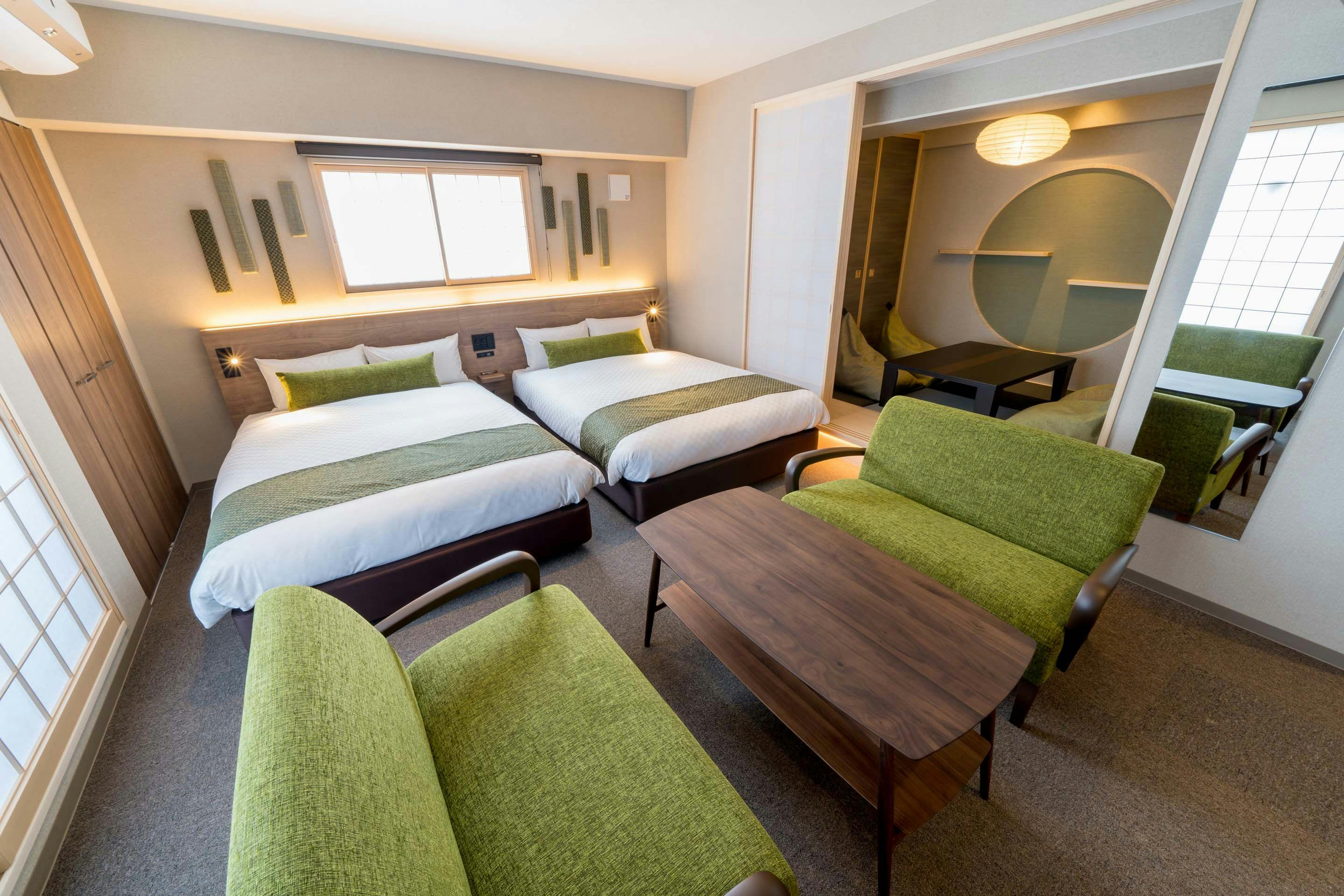 Premier Japanese Family with T