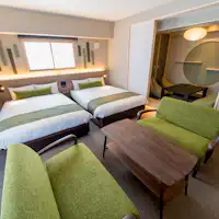 Premier Japanese Family with T