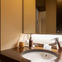 อ่างล้างหน้าในห้องพัก