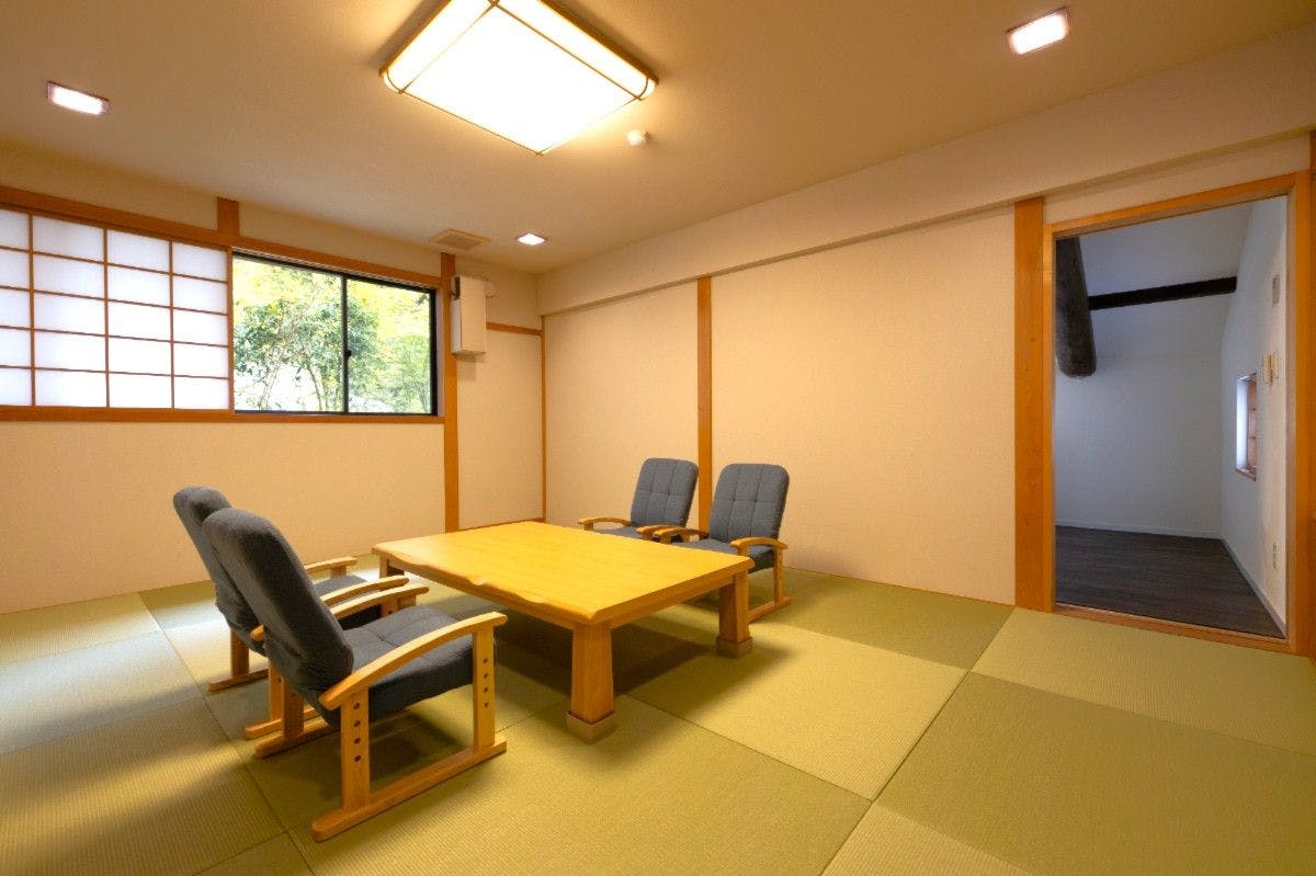 ห้องพักสไตล์ญี่ปุ่น-ตะวันตก “อาคาเนะ”