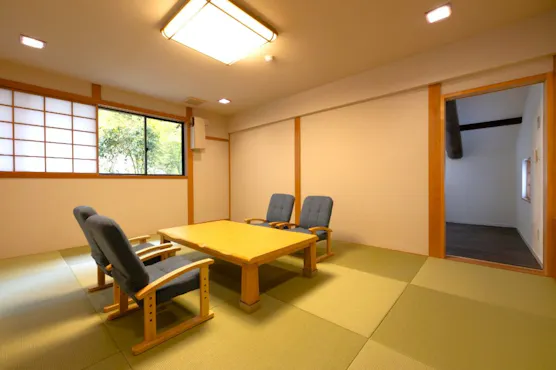 ห้องพักสไตล์ญี่ปุ่น-ตะวันตก “อาคาเนะ”