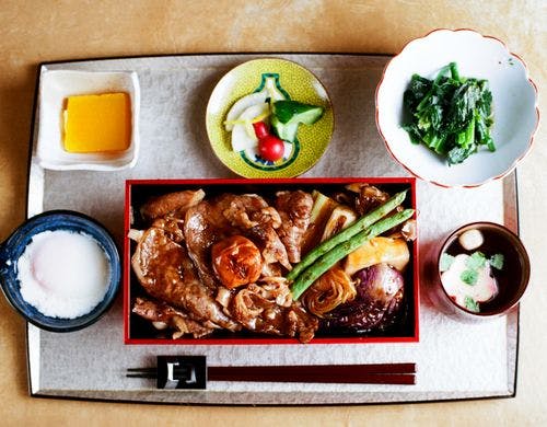 A5・A4ランクの黒毛和牛を使ったすきやき重