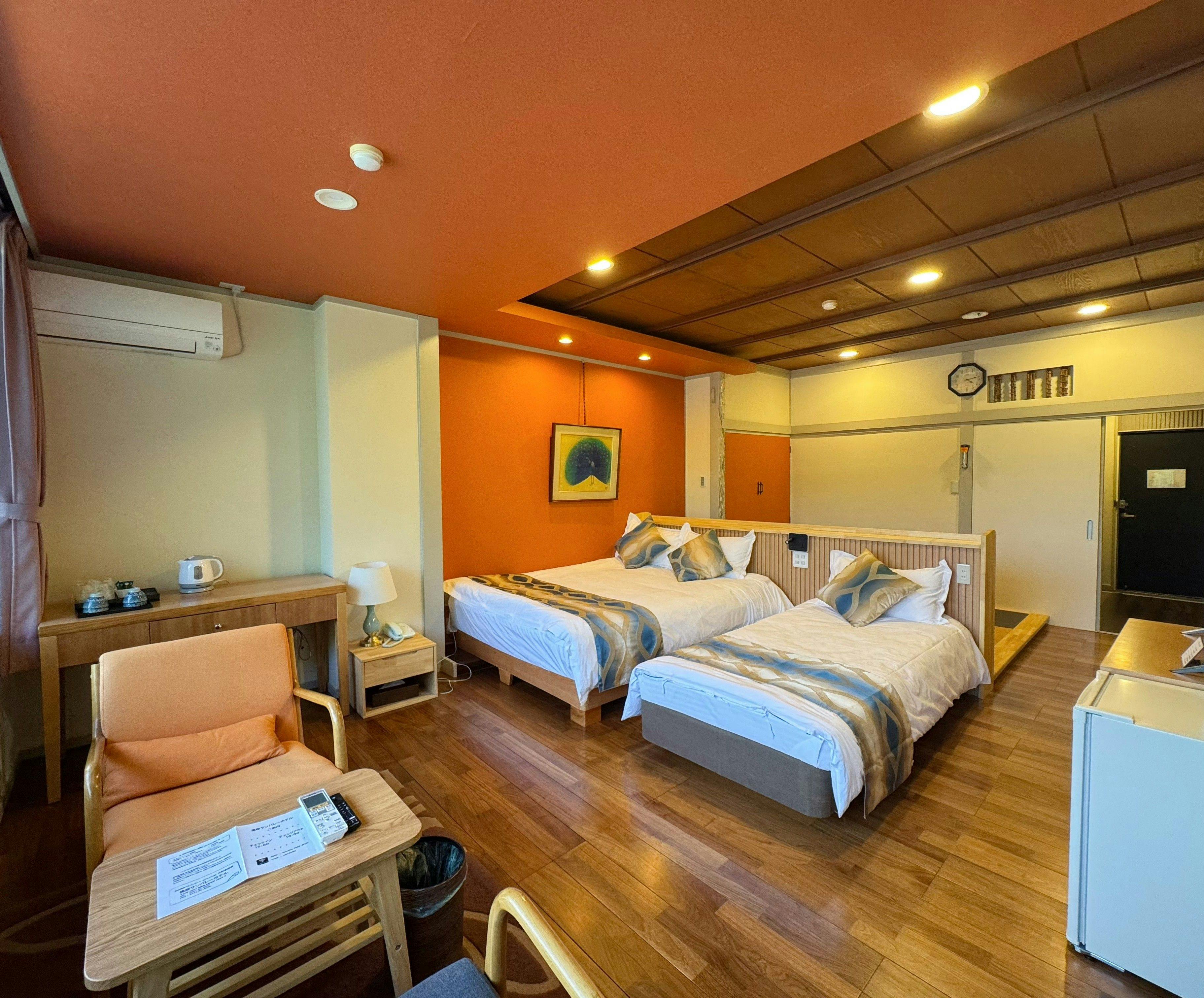 ห้องพักเตียงคู่สไตล์ตะวันตกที่กว้างขวาง