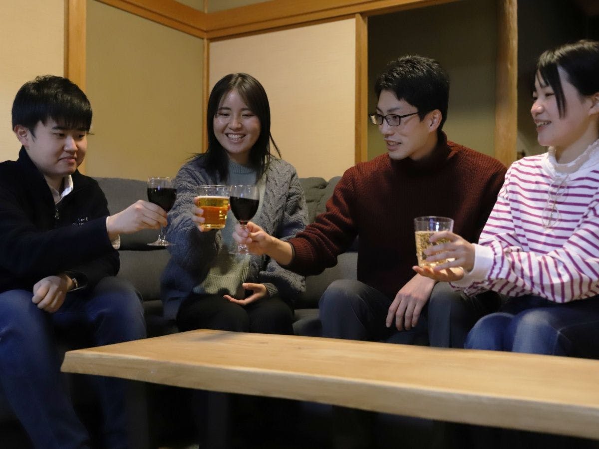 가족, 친구들과 즐거운 시간을 보내세요.