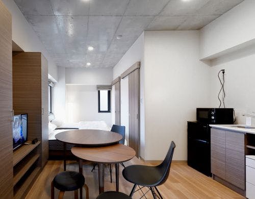 リビングルームは奥行きがあり開放的です。