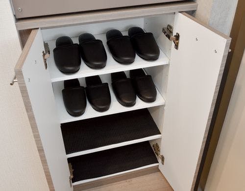 スリッパは清掃時入念に消毒致します。