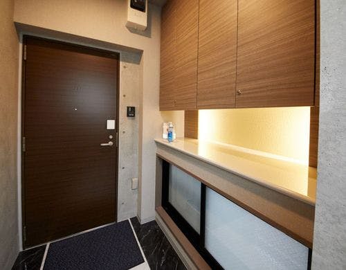 ドア前にはカウンターがあるので置き配も可