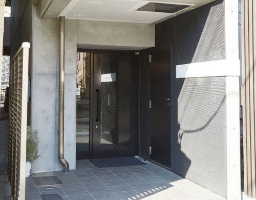 入口はこちらです