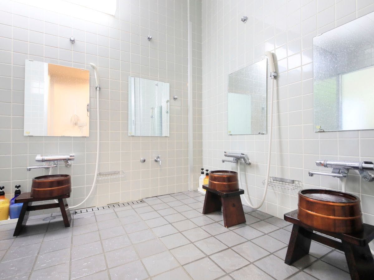 Pemandian umum khusus untuk tamu kamar twin