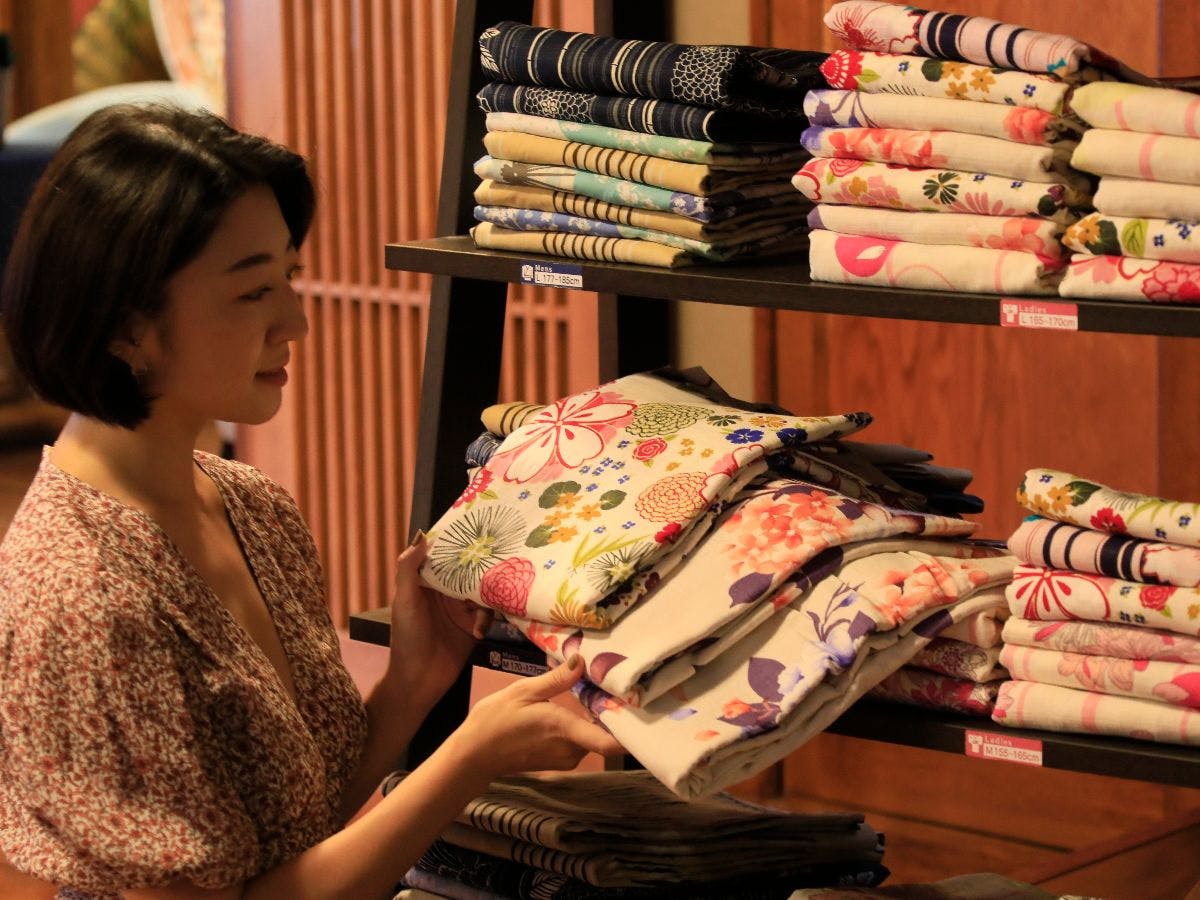 คุณสามารถเลือกชุดยูกาตะลายที่คุณชื่นชอบได้