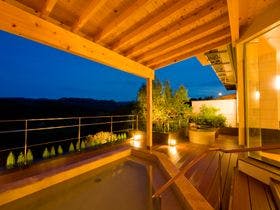 青蓮寺レークホテル