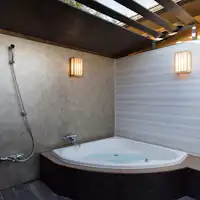 ห้องเตียงคู่พร้อมอ่างอาบน้ำกลางแจ้ง