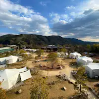 ทัศนียภาพโดยรวมของแกลมปิ้ง